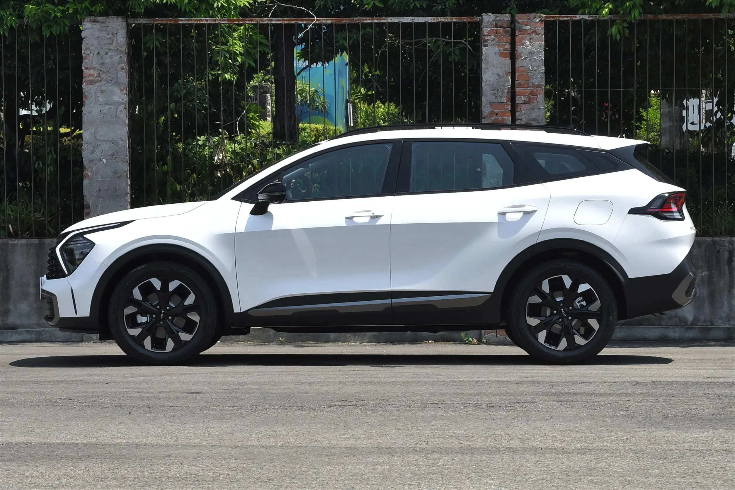 New Cars Kia Sportage 2023 2.0T Gasoline 4WD Compact SUV Kia Sportage Second Hand Petrol Vehicles For Sale