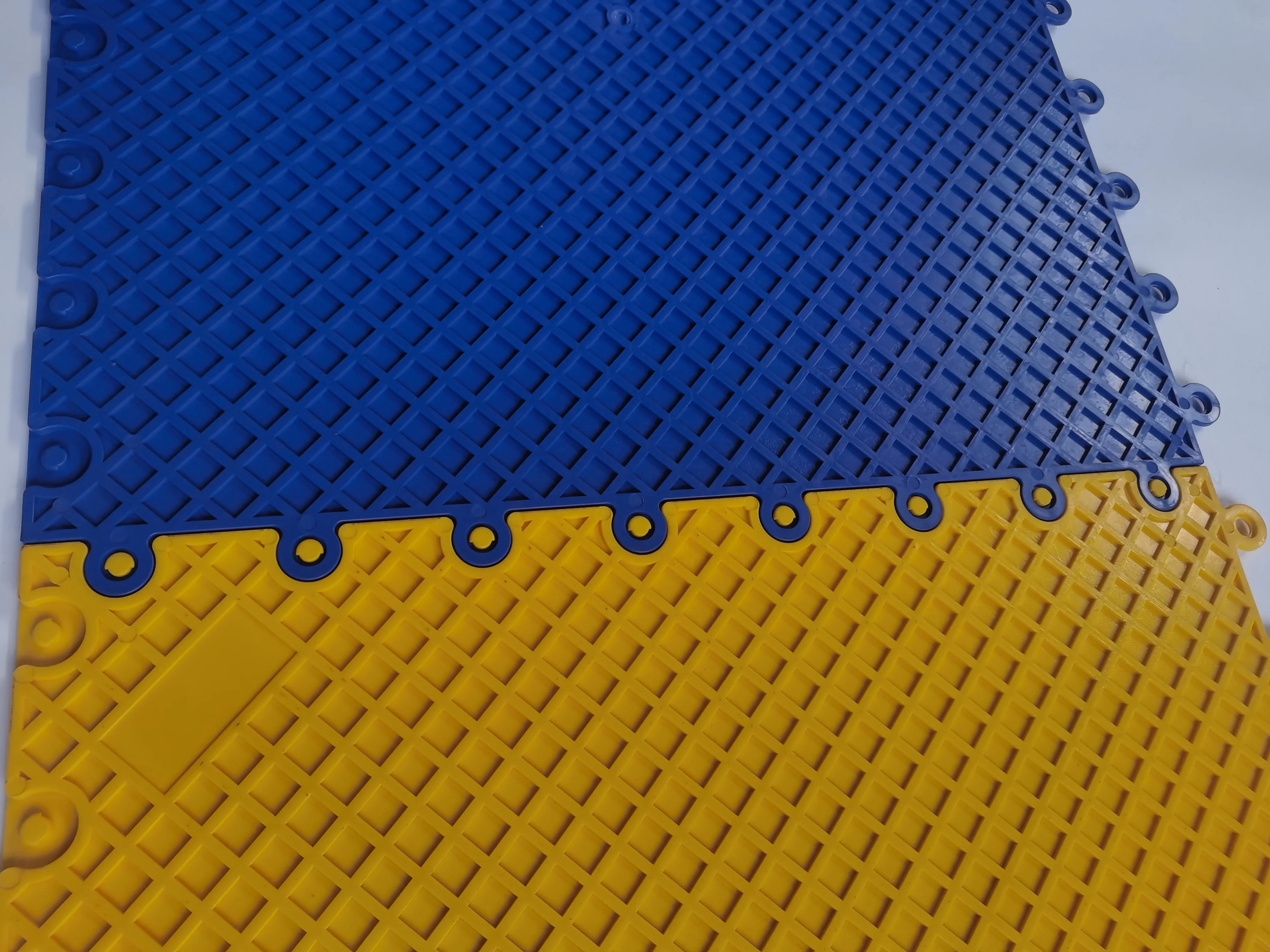 Modular PVC heavy duty plastic floor tile for car workshop garage interlocking flooring industrial 6mm floor tile