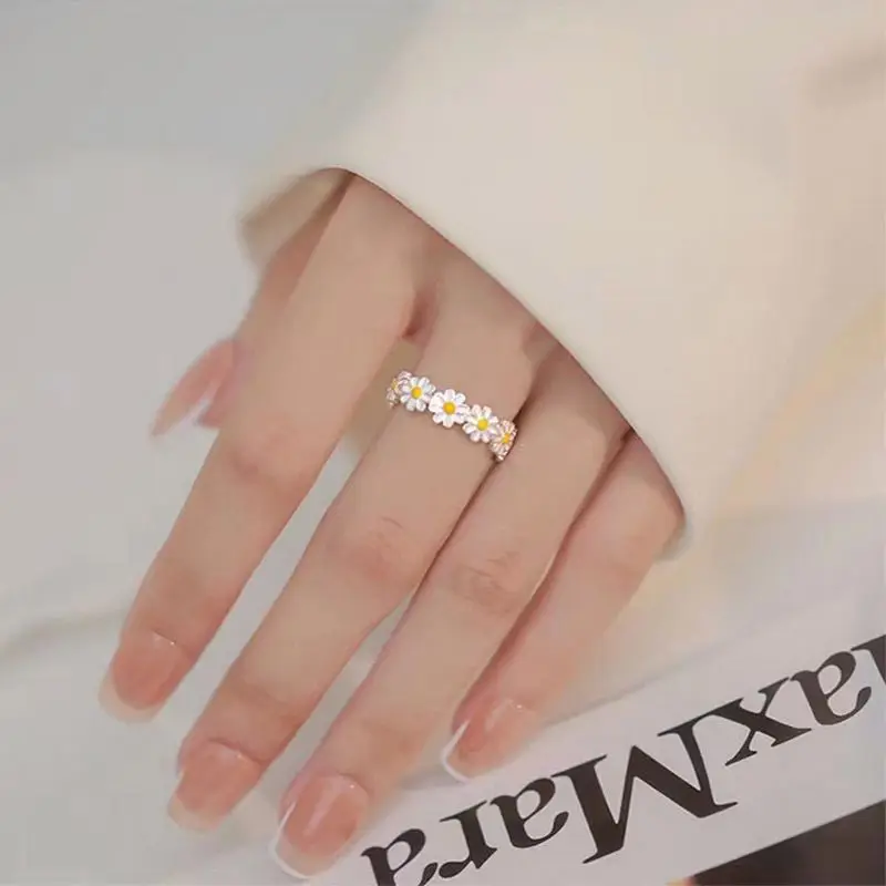 2023 Korean New Trend Jewelry Wedding Gift Cute Enamel Daisy Flowers Ring Women Girls Cheap Resizable Rings Wholesale Bulk