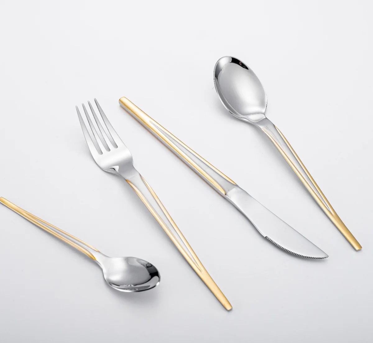 Hot Sell Flatware 24Pcs Gold Cutlery Sets Stainless Steel Christmas Gift Silverware Case Dessert Spoon And Fork Set With Box