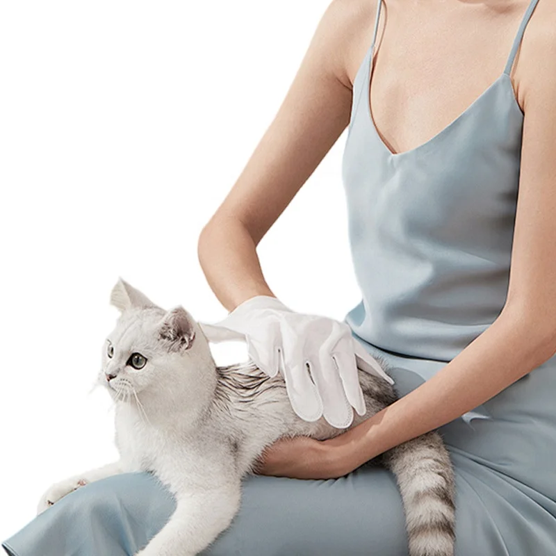 Source factory custom Super Soft Non-woven Material OEM pet gloves wet cleaning wipes