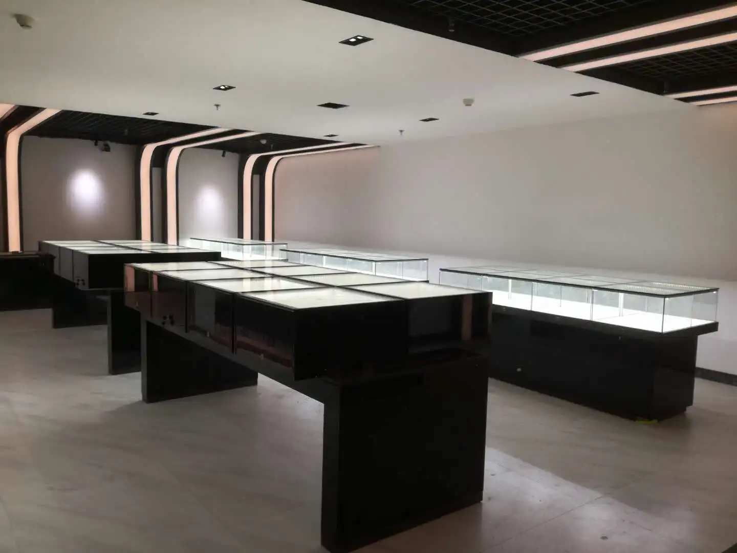 Customized Wooden Display Furniture  Museum Display glass Showcase for Museum display cabinet