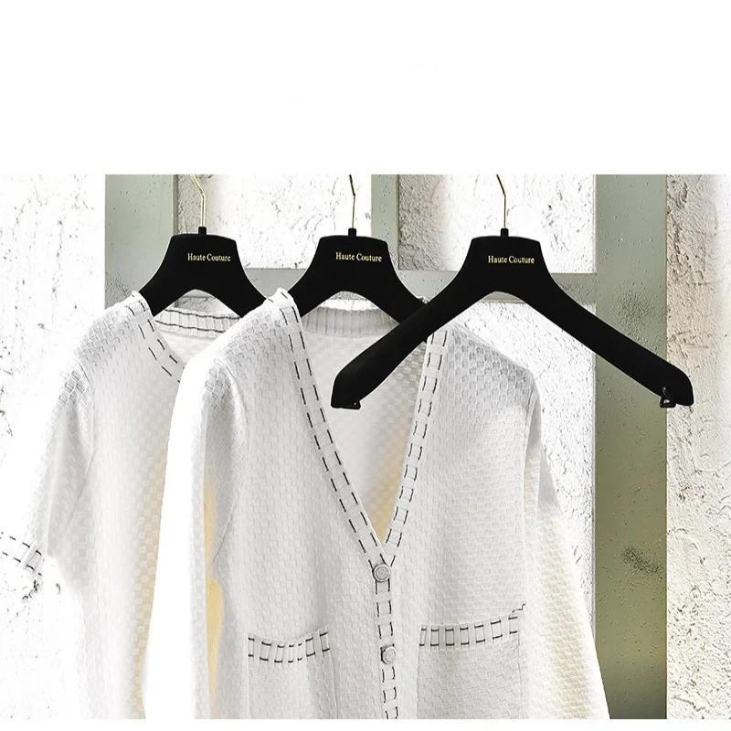 Luxury Black Non Slip Velvet Hanger Wholesale Retail Velvet Clothes Hangers For Bridal Clothing Stores