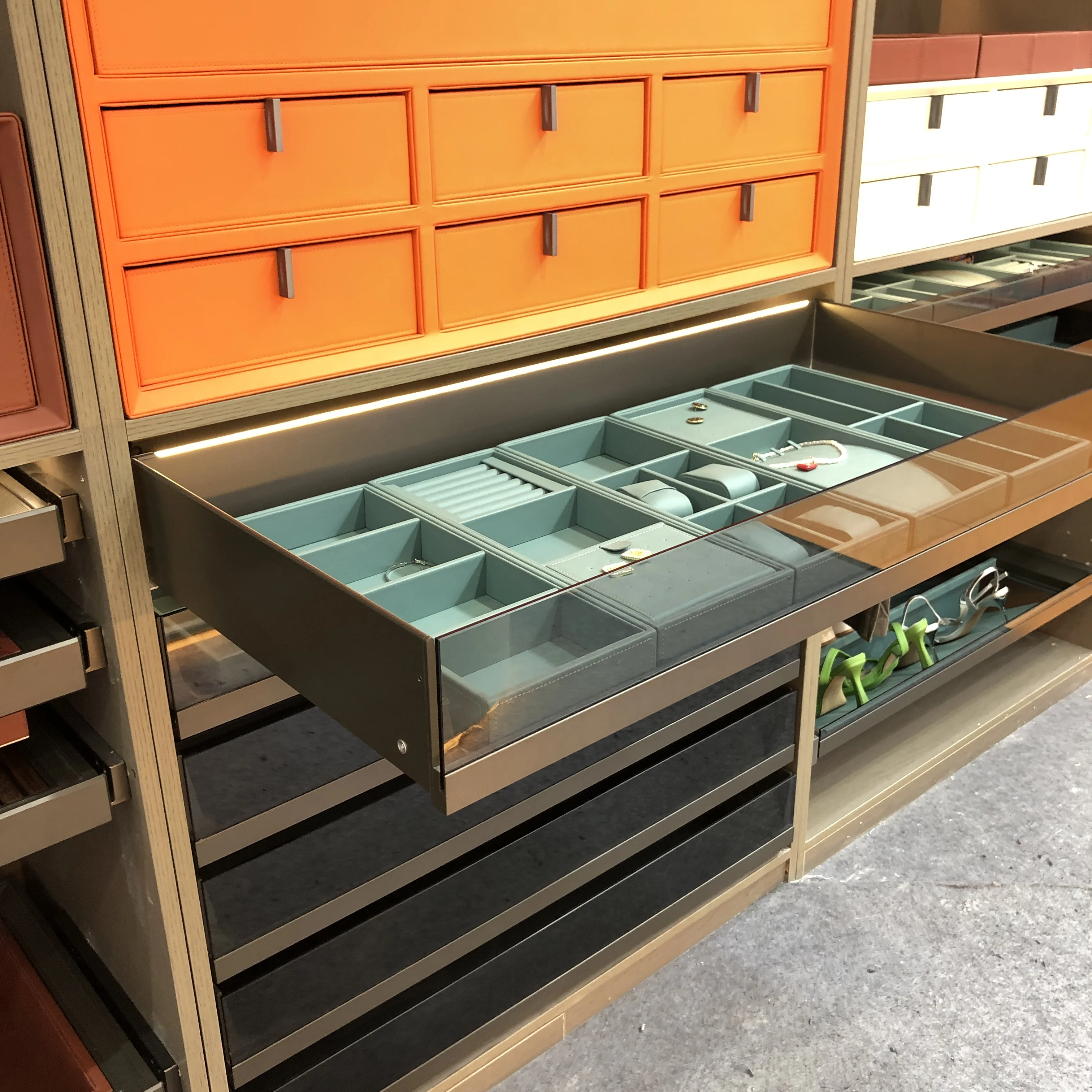 CEHNHF  pull Out Glass Basket&Push To Open Softclose Drawer