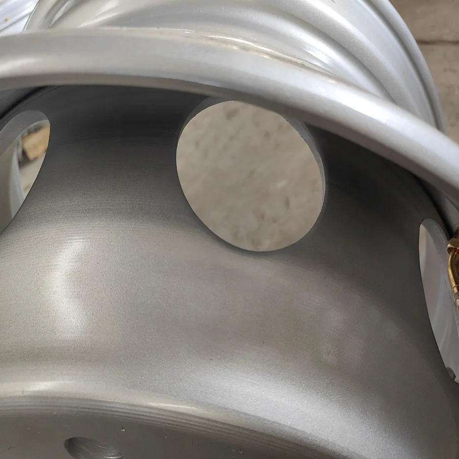 Top Quality factory Sale 22.5x8.25 Silver truck  Wheel 11R22.5 tire size Wheel disc