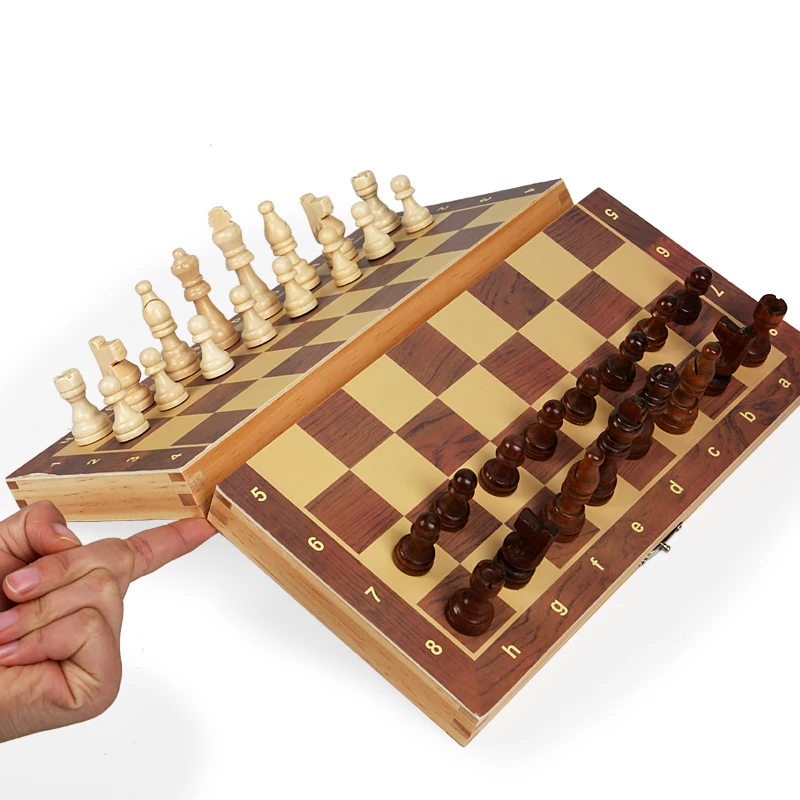 Wholesale Eco-Friendly Portable Wooden Magnet International Chess Game Boards Chess Pieces Sets