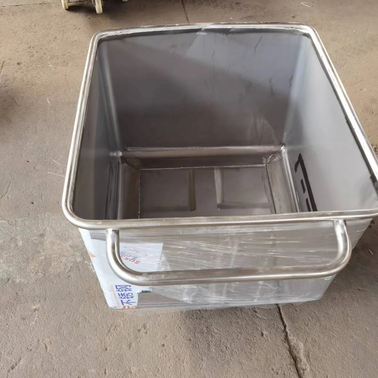 Sus304 Material Feeding Food Meat Barrel customized Transportation Turnover Truck beef vacuum meat marinating  tumbler machine