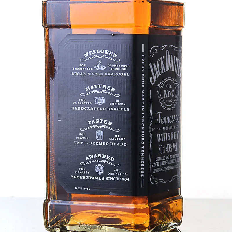 Low price High quality glass bottle deluxe Aromatic whisky Tennessee black label whisky