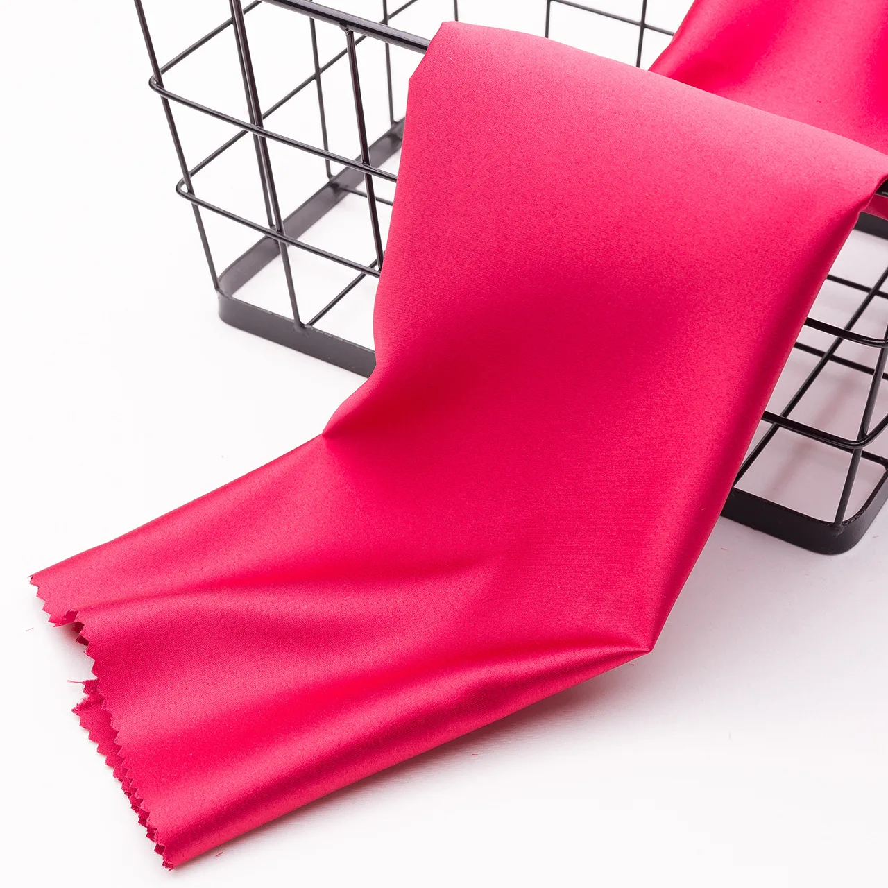 Заводская дешевая цена, Плотная матовая атласная ткань из 100% полиэстера для свадебного платья