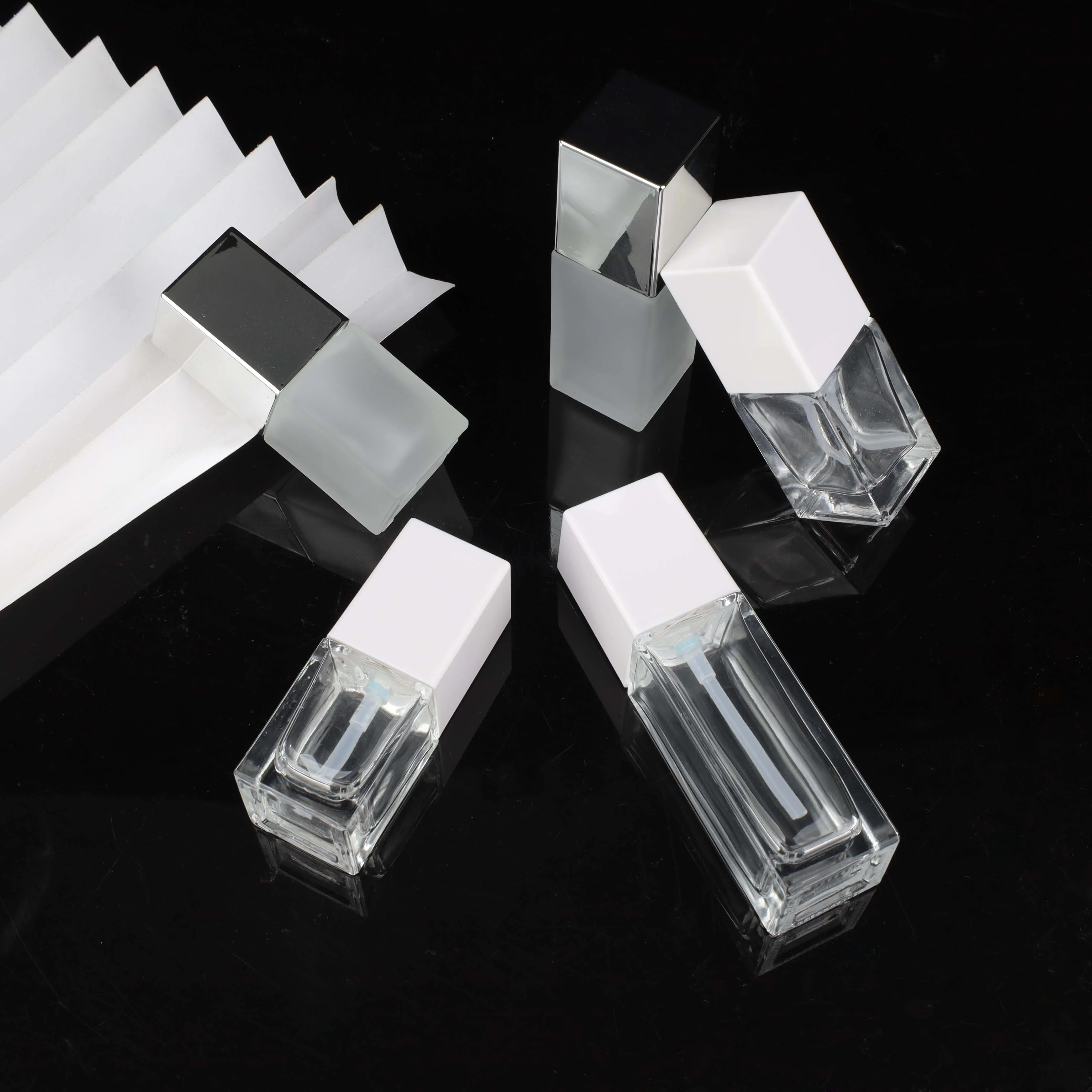 30ml 50ml Free Sample Empty Luxury Flat Square Spray Perfume Bottleperfume Pump Glass Bottle
