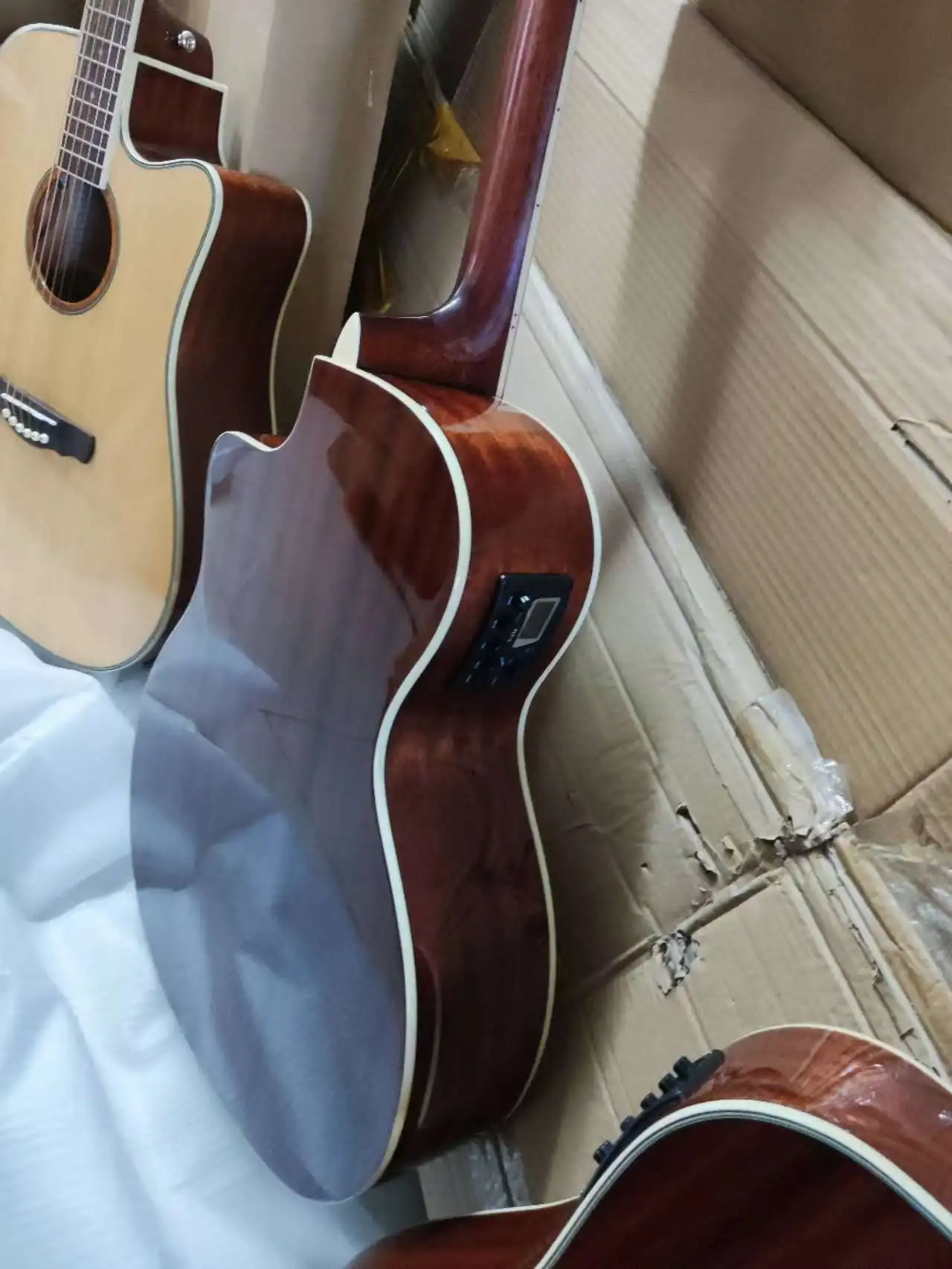 41 INCH Acoustic Guitar solid spruce top and mahogany back and sides
