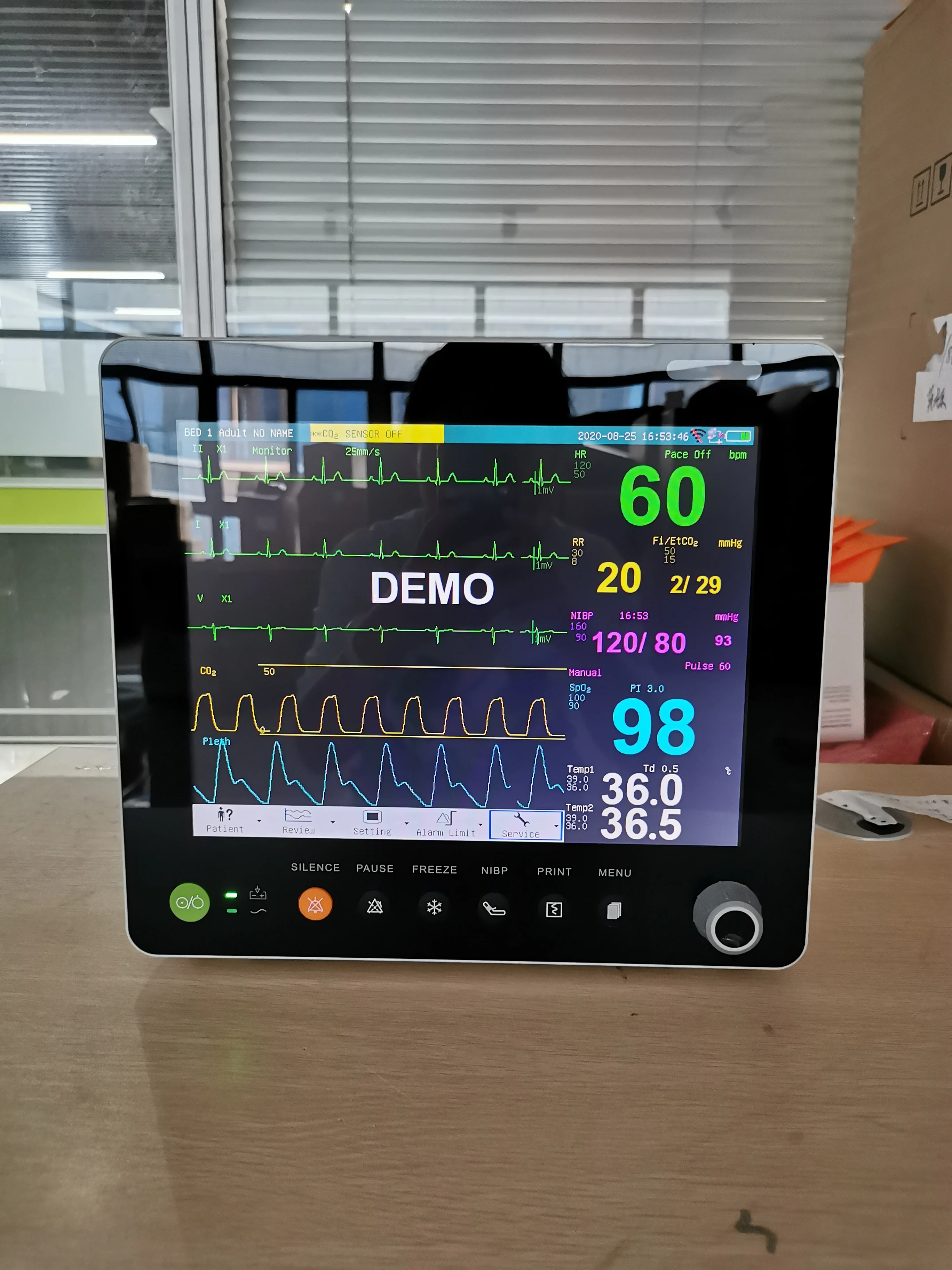 High end 6 parameters hot selling patient monitor with promotional