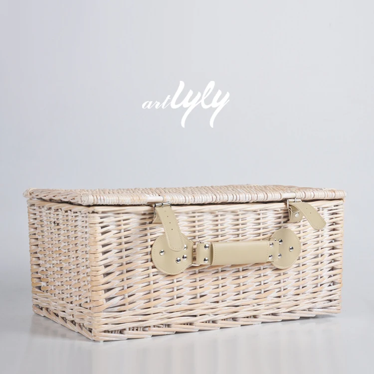 Wholesale Handmade Food Fruit And Vegetable Storage Woven Wood Wicker Willow Picnic Baskets For 4 Person