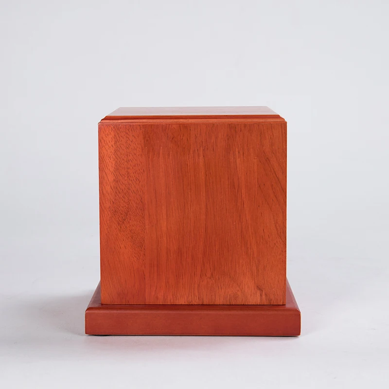 Деревянная погребальная урна ручной работы на заказ