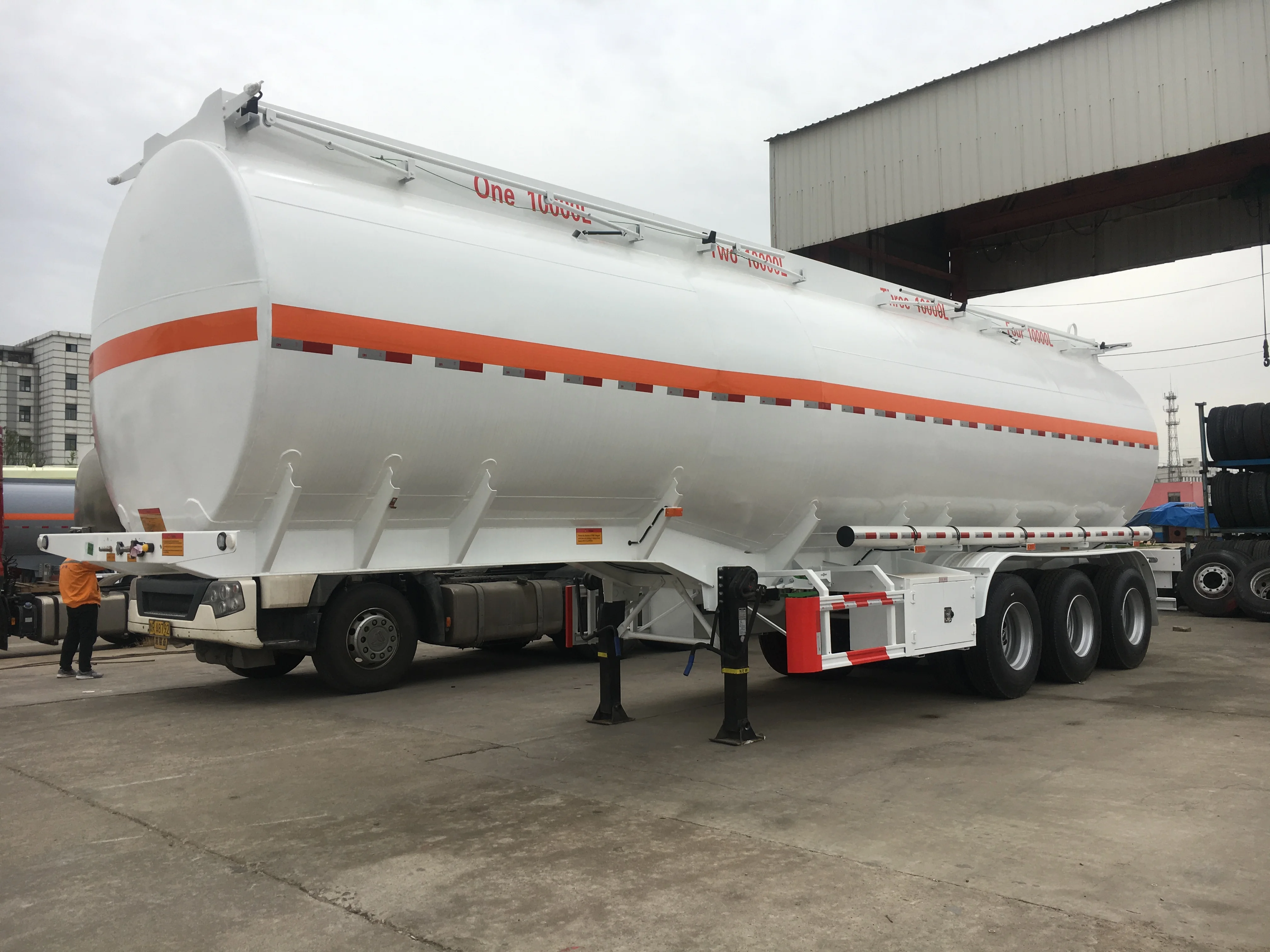 Heavy Duty Petrol Diesel Oil Fuel Tank Tanker Truck Semi