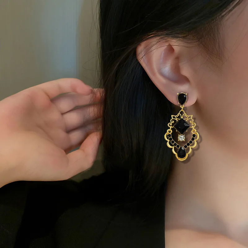 Wholesale Vintage Fashion Gold Tone Rhinestone Dangle Earrings for Women