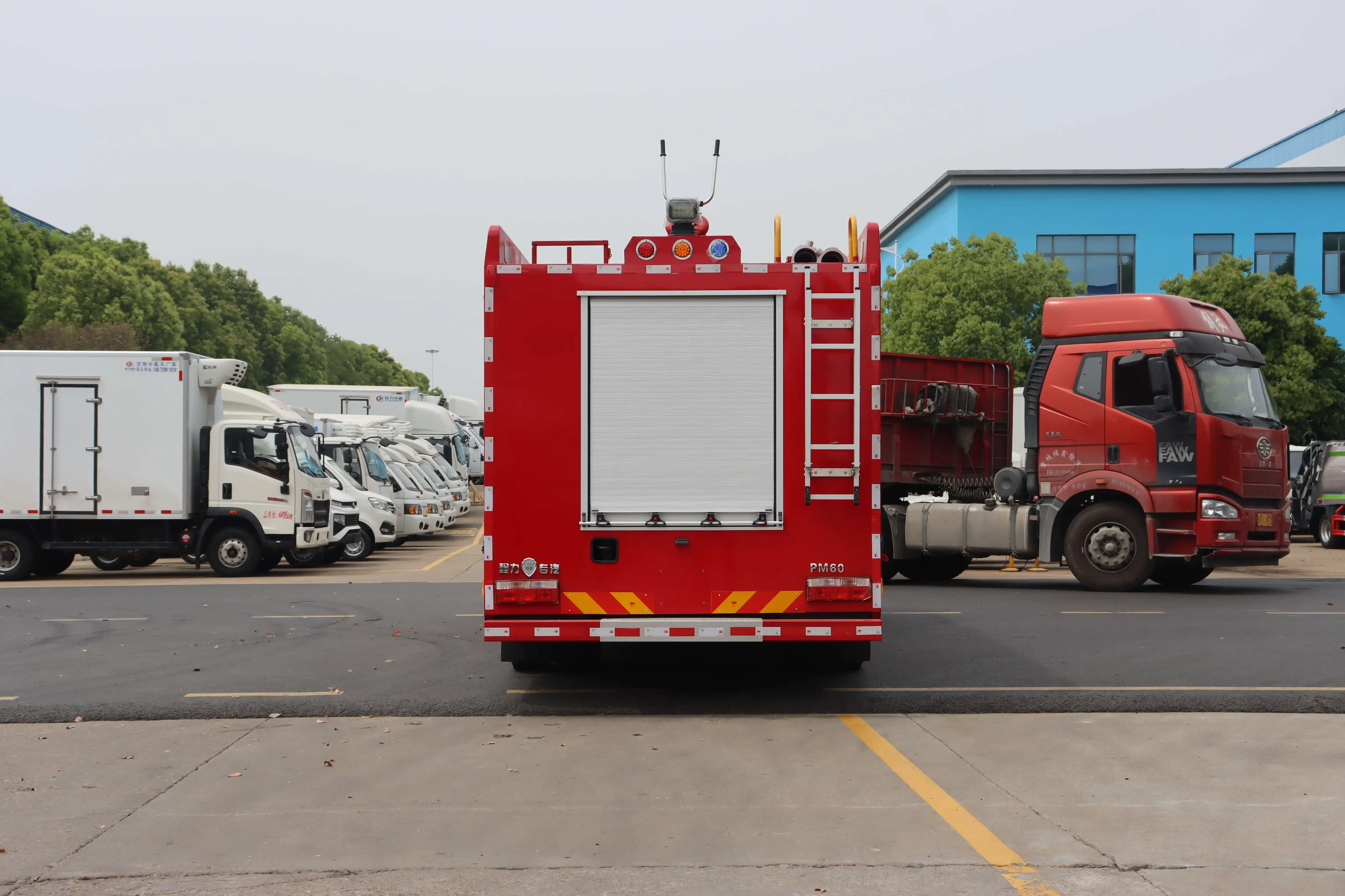 Лидер продаж усовершенствованная шеститонная пожарная машина Dongfeng D9 для промышленного пожаротушения