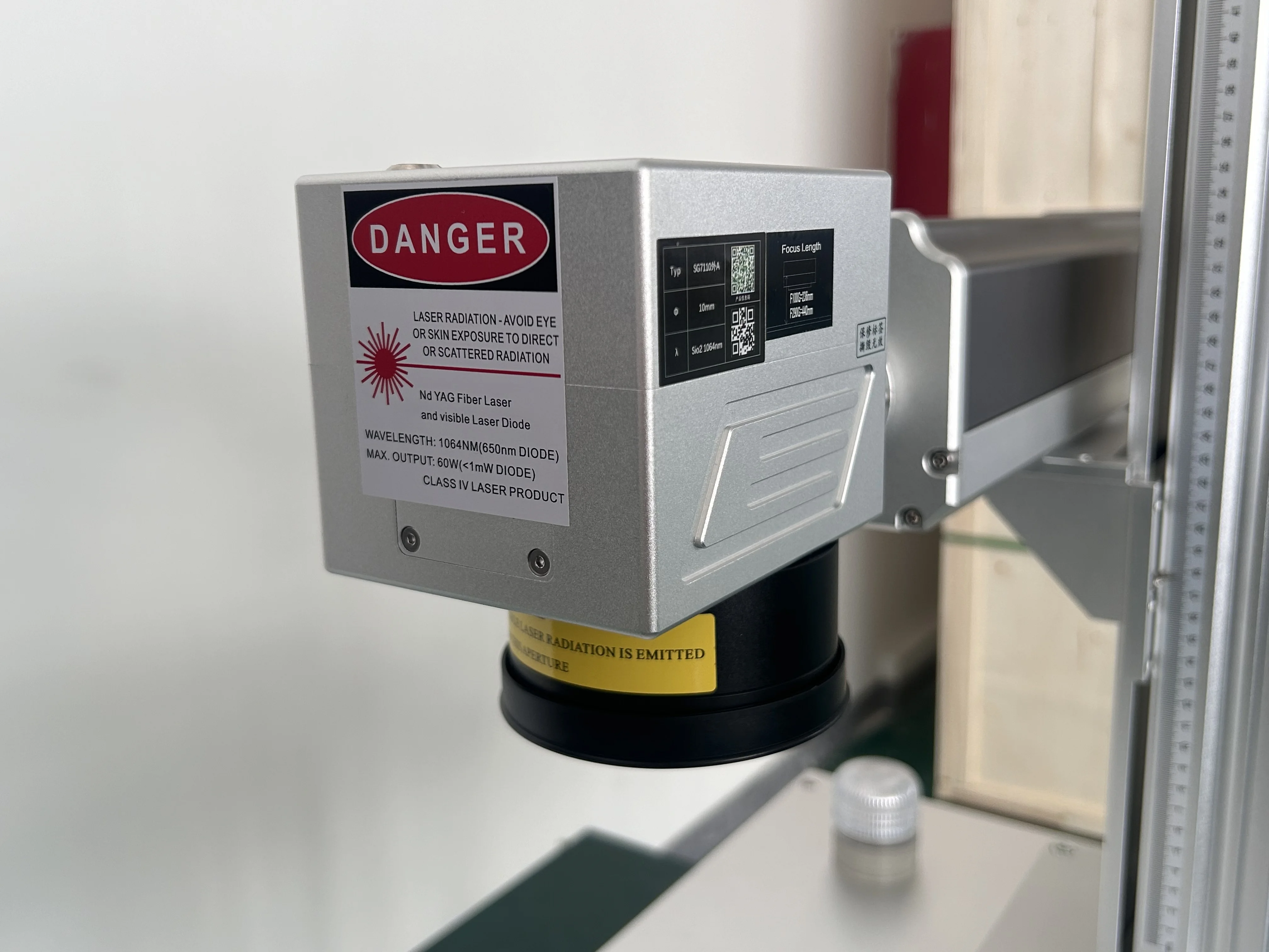 Manufacture Small Business  Fiber Laser Marking Machine Credit Card 20W 30W 50W 60W Laser Engraving Machine