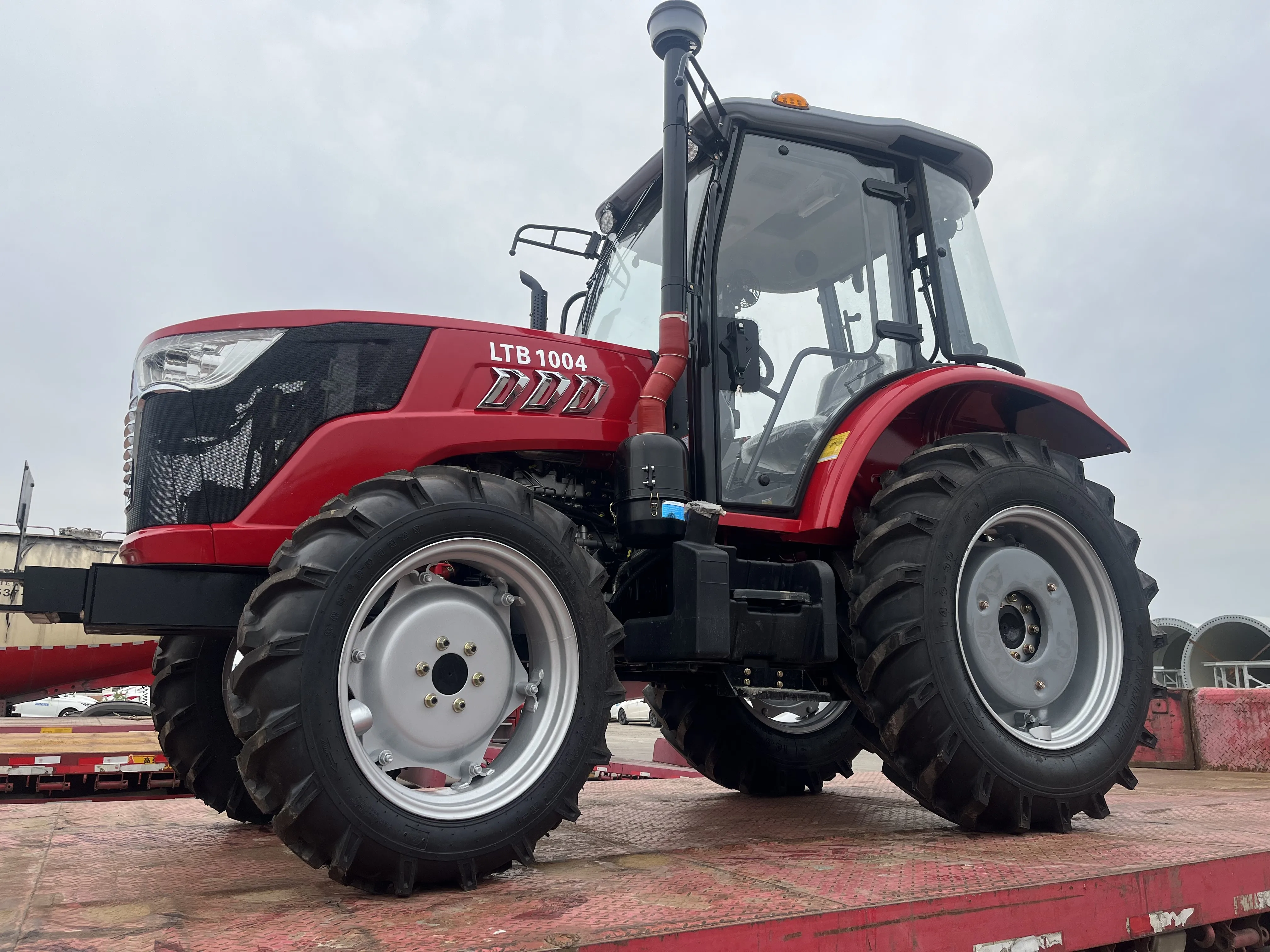 1OOHP высокой мощности 4WD колесный трактор LTB1004 сельскохозяйственный для продажи