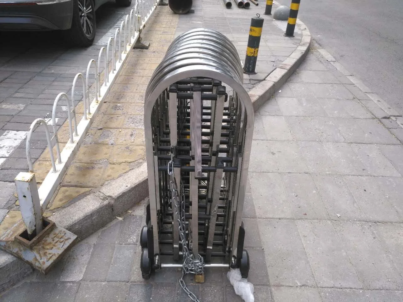 Remote Control removable road crowd control barricade Safety Traffic road block barricade Manufacturer for swimming pool/concert