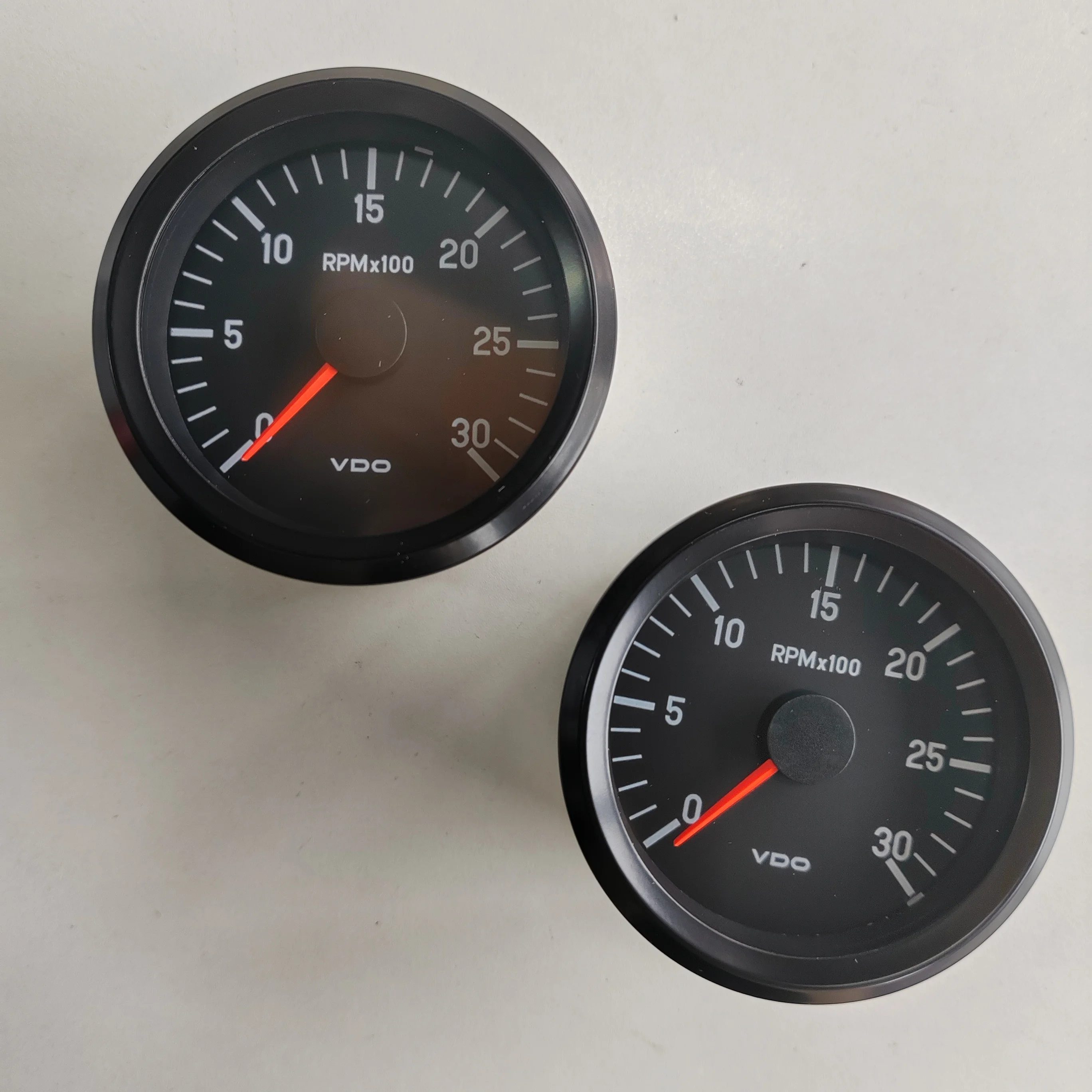 Genuine VDO Tachometer 333 045 001X Cockpit International Tachometer 3.000 RPM 80mm 24V  333 045 001  333045001