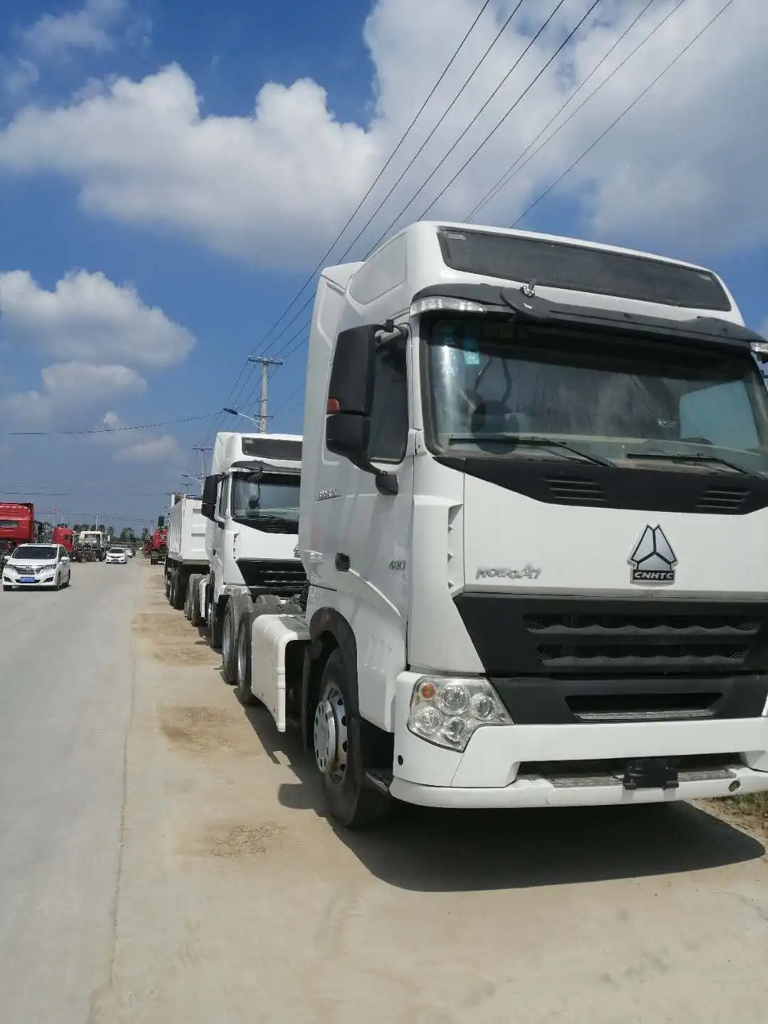 USED HOWO TRACTOR TRUCK 6X4 WITH 374.65KW/H BATTERY AND 110KM/H SPEED