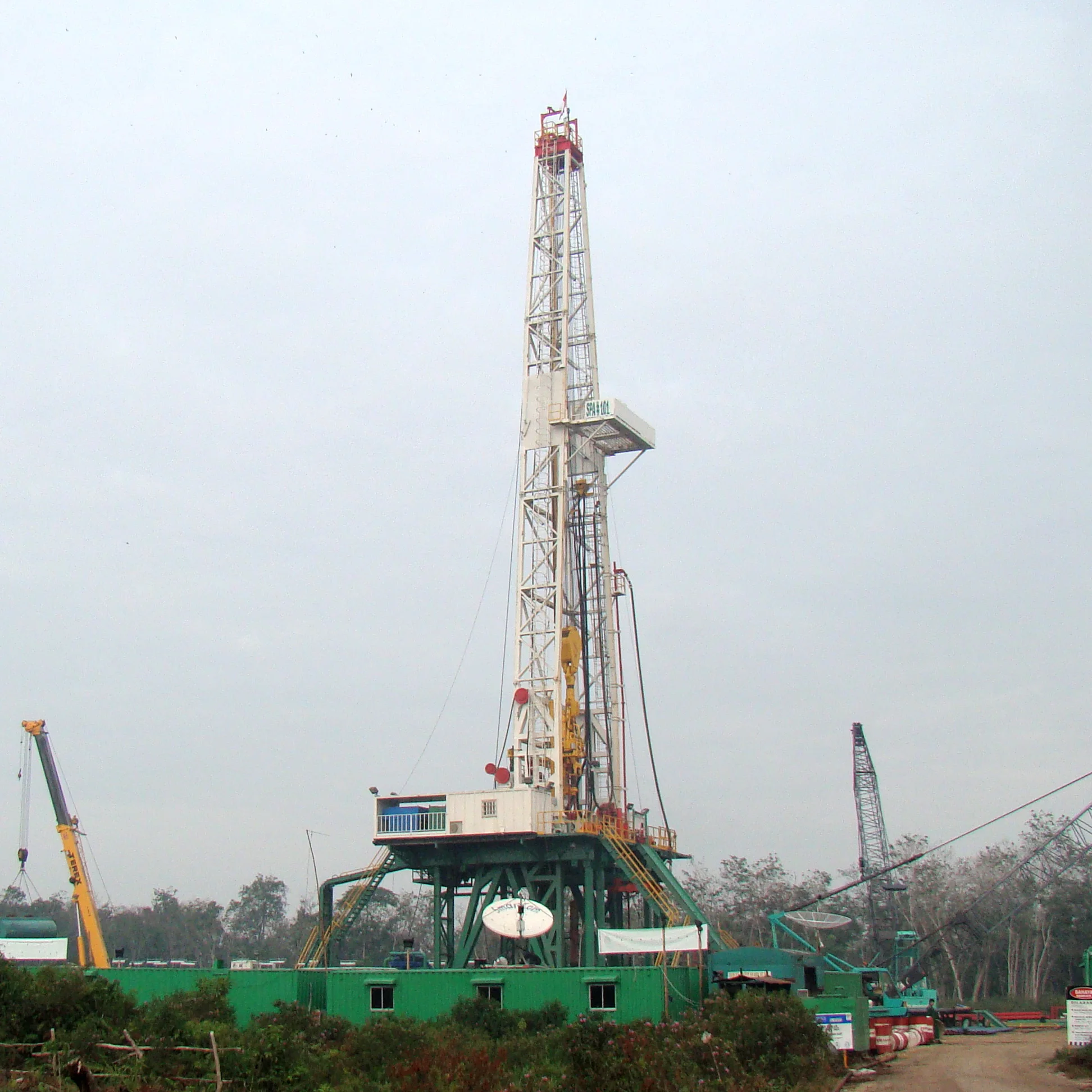 Буровая установка на суше, установка для бурения нефтяных скважин, геотехническая буровая установка