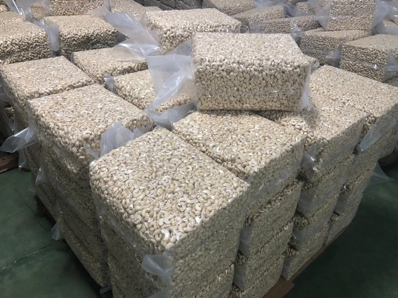 100% Processed VIetnam Organic natural nuts, organic cashew nuts All Grades WW, WS, BB, SW, SK  - Export to Worldwide