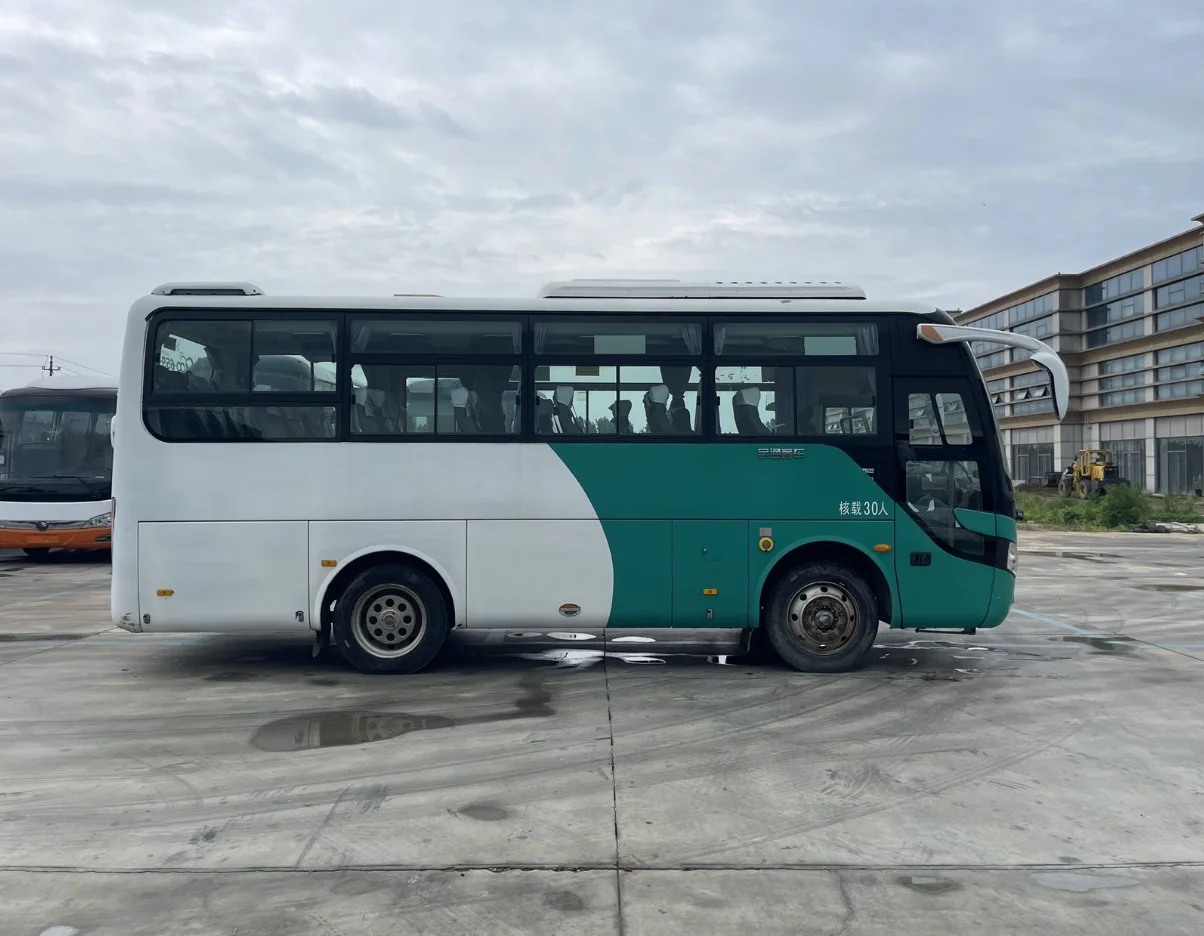 2015 30-Seater Yu tong 6758 Coach Bus with Yuchai 4EG180-40 Engine and Steel Chassis Used City Buses