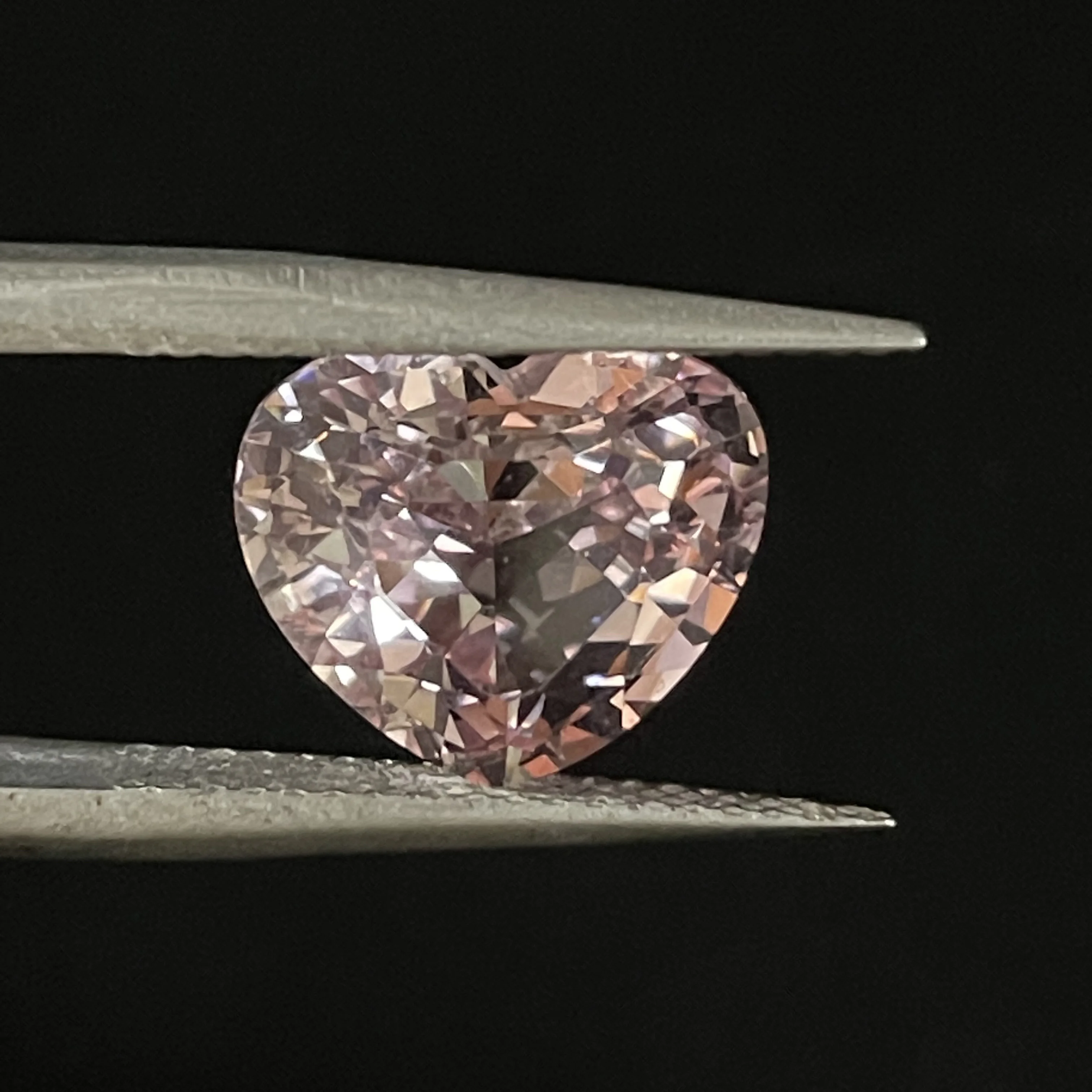 ZHF Jewelry Fashionable and delicate new different color Pink heart shape 5.85ct11.56*9.74 thickness 6.64m