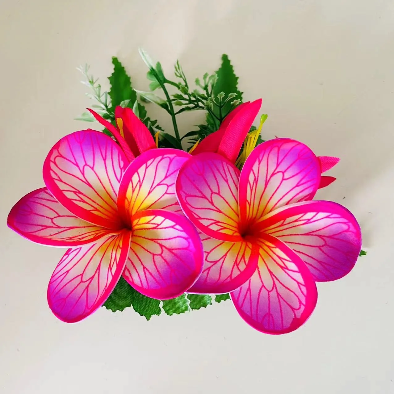 Заколка для волос из пенопласта