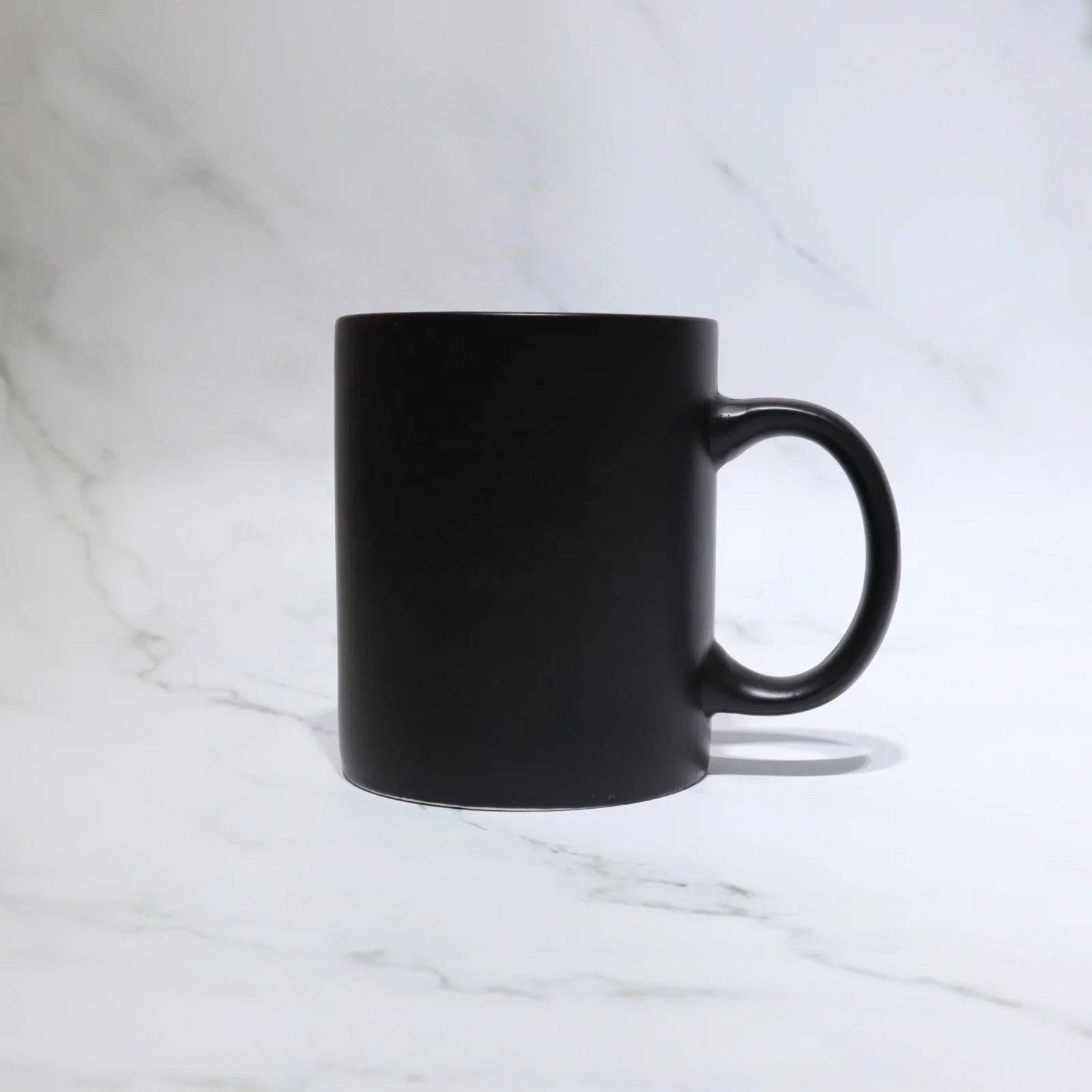 
Porcelain Coffee Mugs And Ceramic Tea Cups Wholesale Blue/Grey/Black Matte Glaze Ceramic Mug Cheap Ceramic Mug With Color Handle 