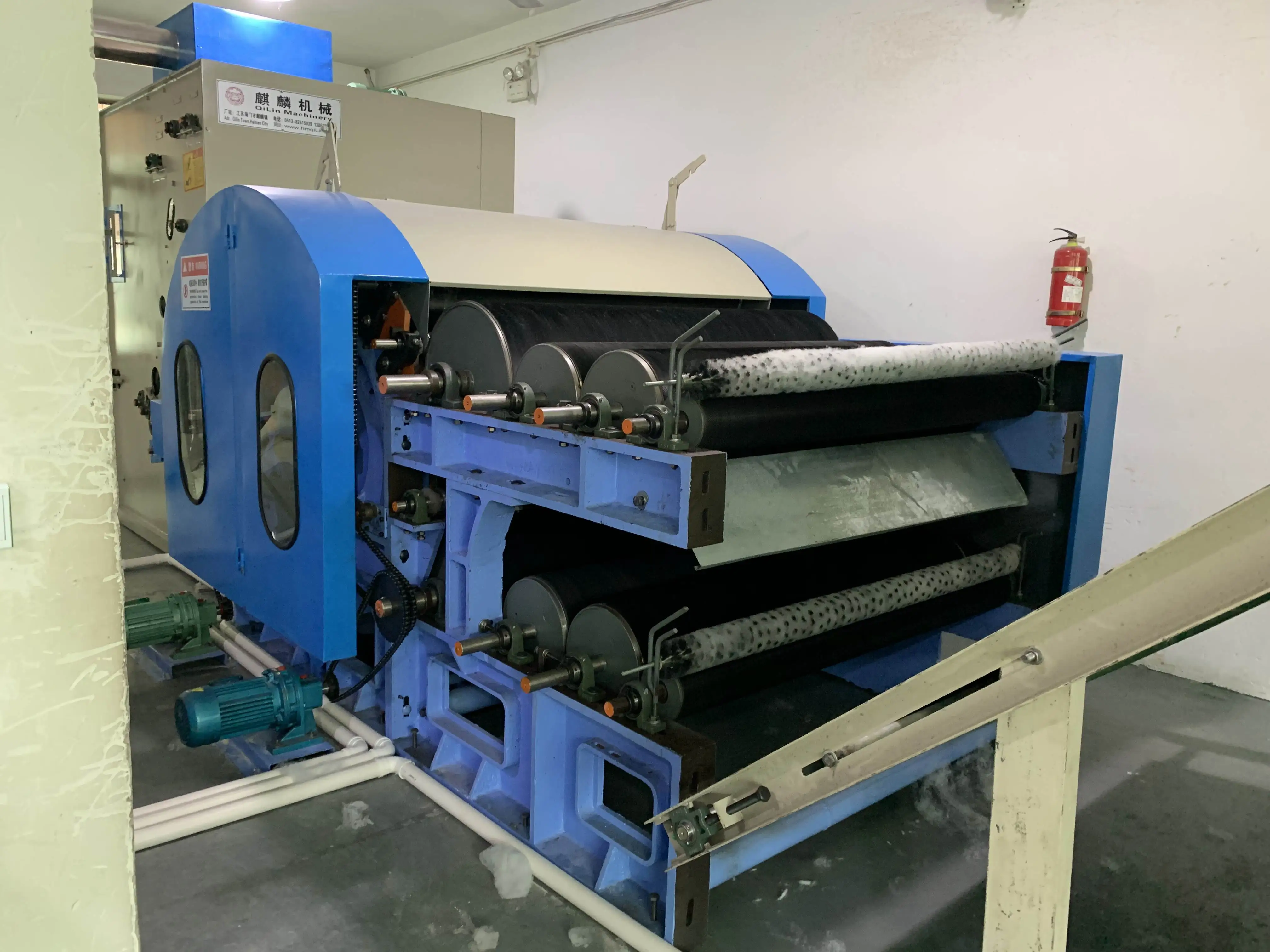 KINGLS automatic carding machine part of glue-free wadding production line suitable to card PP, PET, PVA, fiber to form web