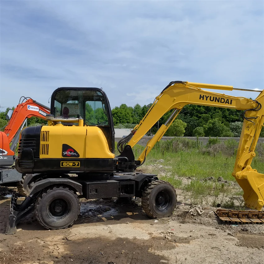 6 Tons Great Condition Digger hyundai HX60 Excavator  Used wheel Excavator Second hand Construction Machinery