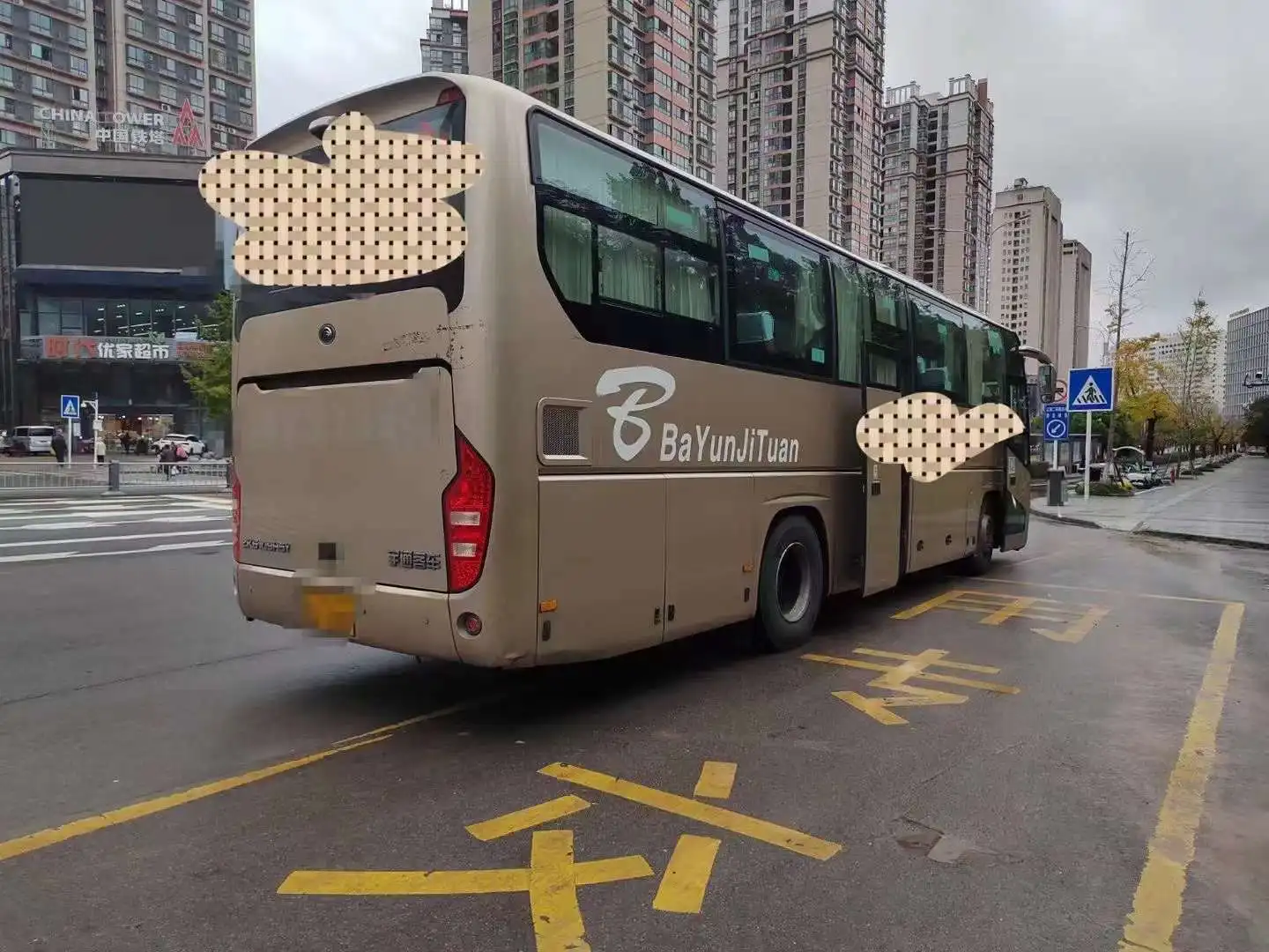 Almost New Condition ZK6109 Yu tong Used Tourist Passenger Bus 39 Seats Coach Bus for sale in Africa