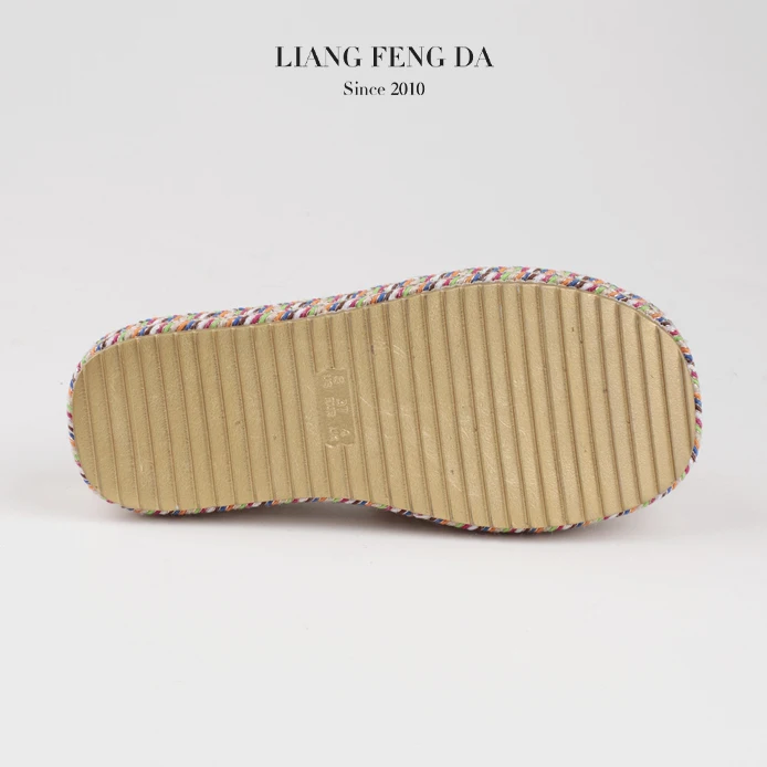 designer sandals Factory Supply Hot Sale Cork Flat Sandals Summer New Design Slippers Luxury Diamond Flat Outdoor OEM for Ladies PVC Shoes Round heel protection