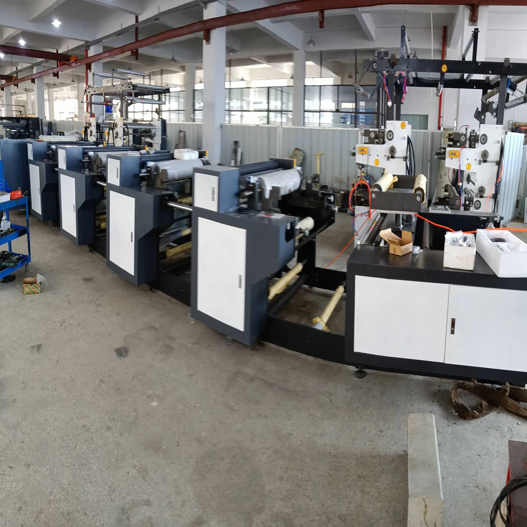 Self-adhesive Label Flexo Printing Die Cutting Slitting Rewinding Machine UV ink Printing Machine 4 Color Two Tower Roll To Roll