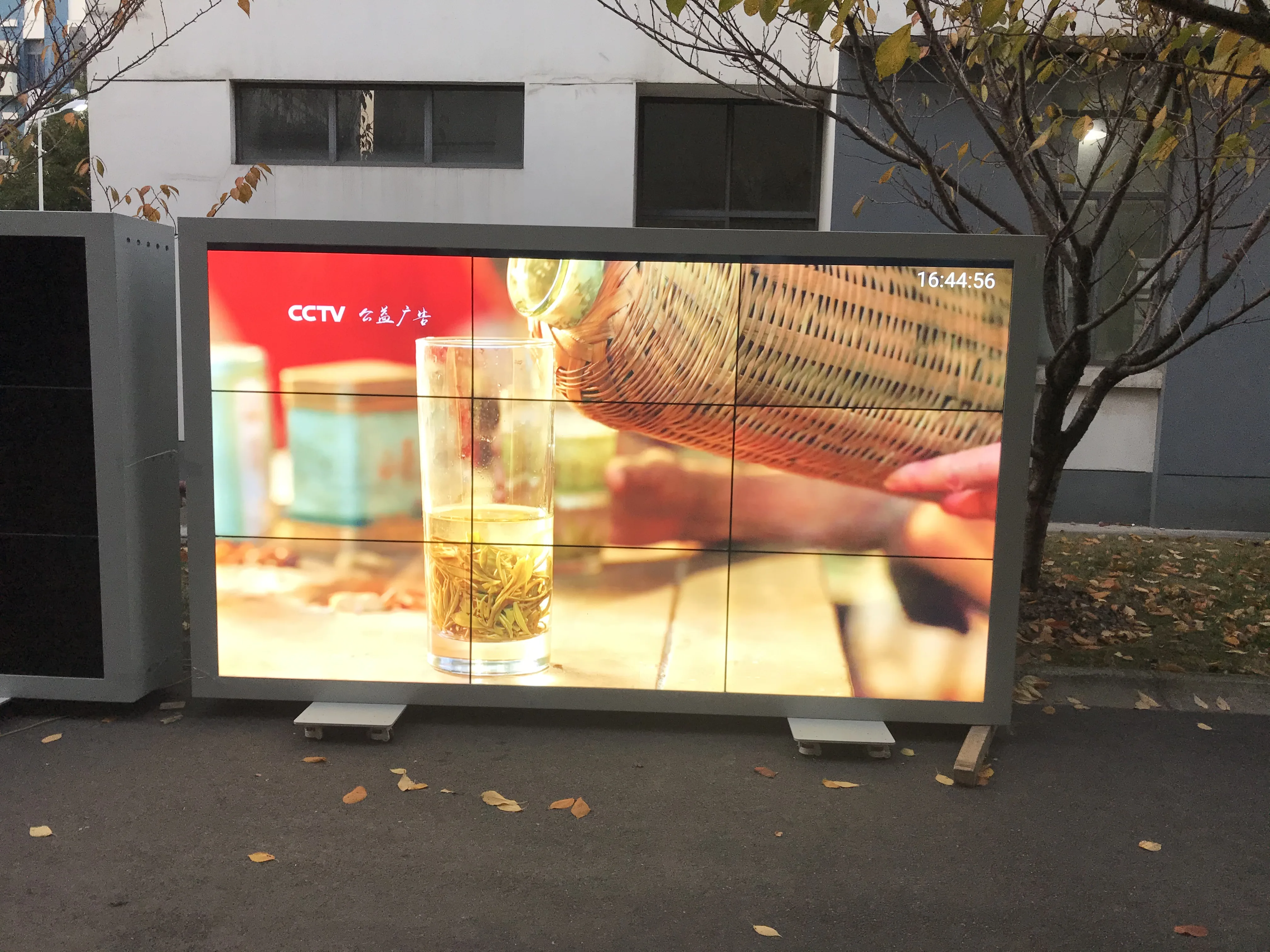 wall mounted monitor for outdoor and indoor advertising use digital display better than LED screen video wall