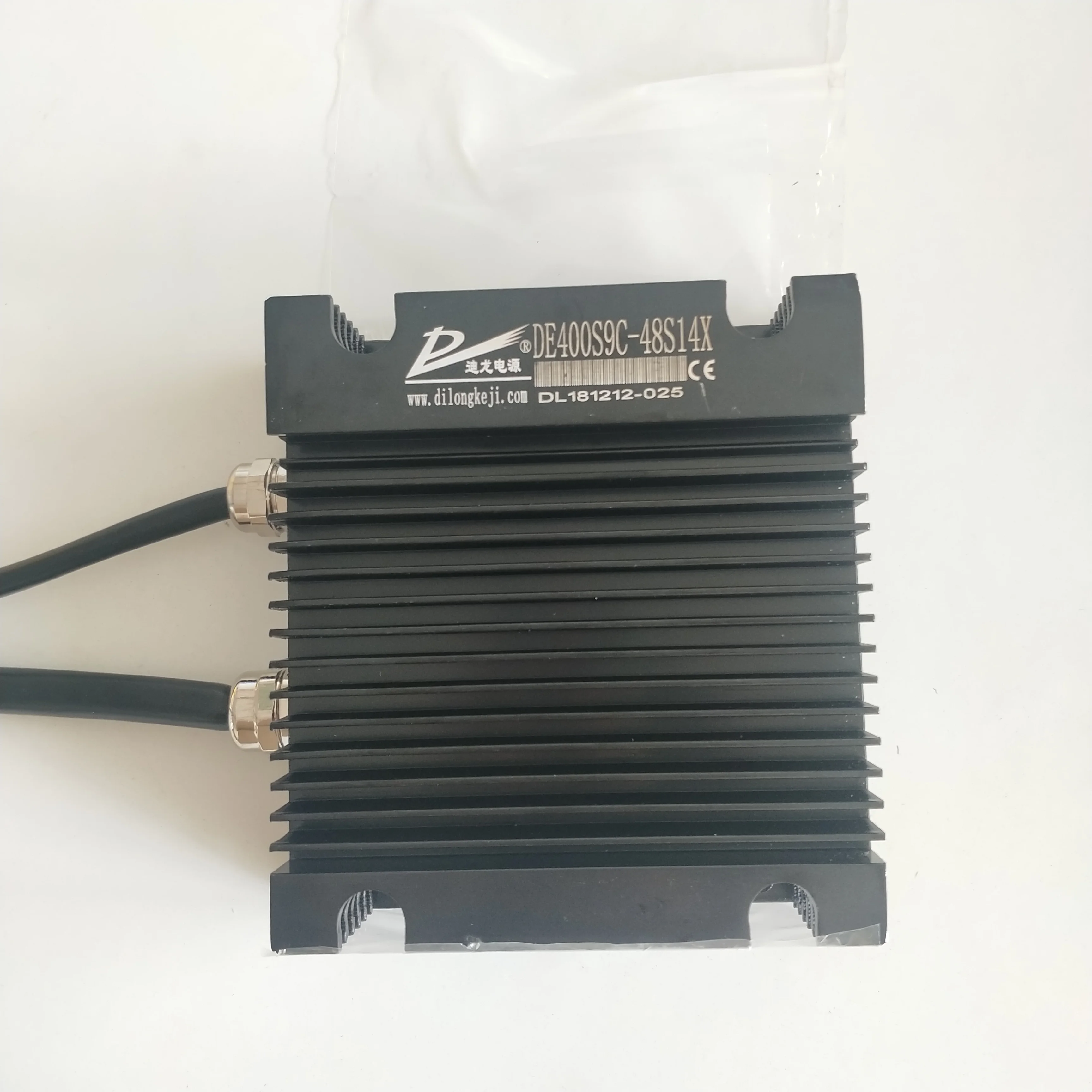 Электрическое транспортное средство разделительный низкой мощности 400 Вт Встроенный 48V до 14 в DC-DC конвертер с может 2.0B связи