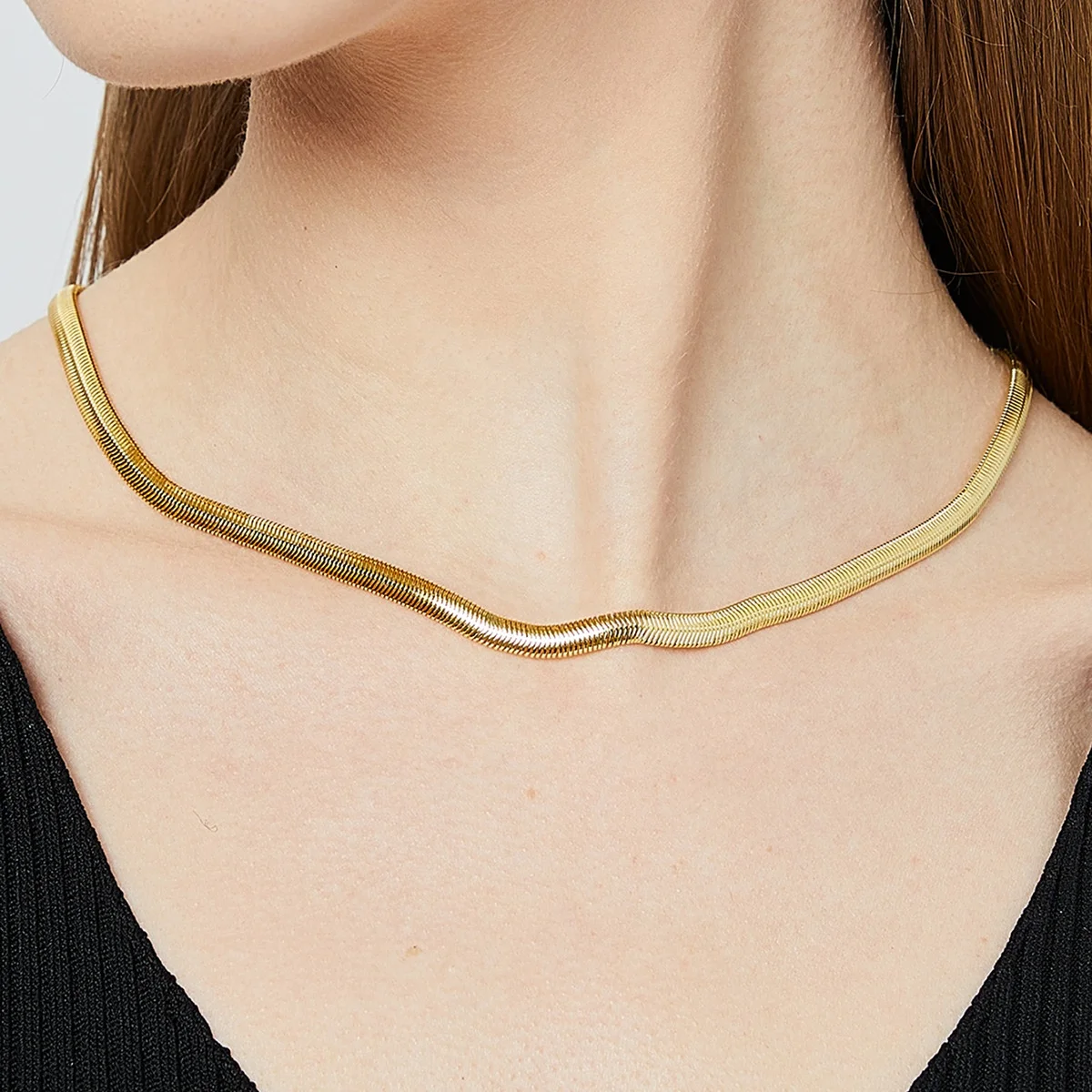 Eico Ins Cold Wind Fashion Blade Chain Collarbone Necklace 18K Gold-Plated Light Luxury Snake Bone Chain