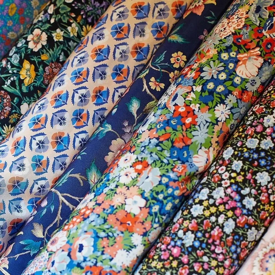 Factory price soft chiffon silk texture 100%polyester wholesale satin fabric for women dress