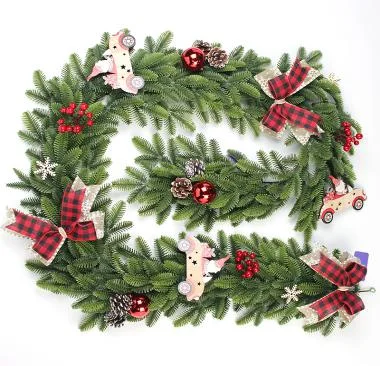 Wholesale Price Pointed PVC 9Ft 270cm Natural Green Garlands With Pine-cones And Berries