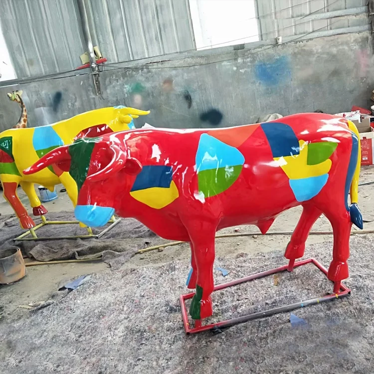 Fiberglass Cow Sculpture Outdoor Decoration Life Size Bull Statue Customs Decoration Statue Any Size for Sale