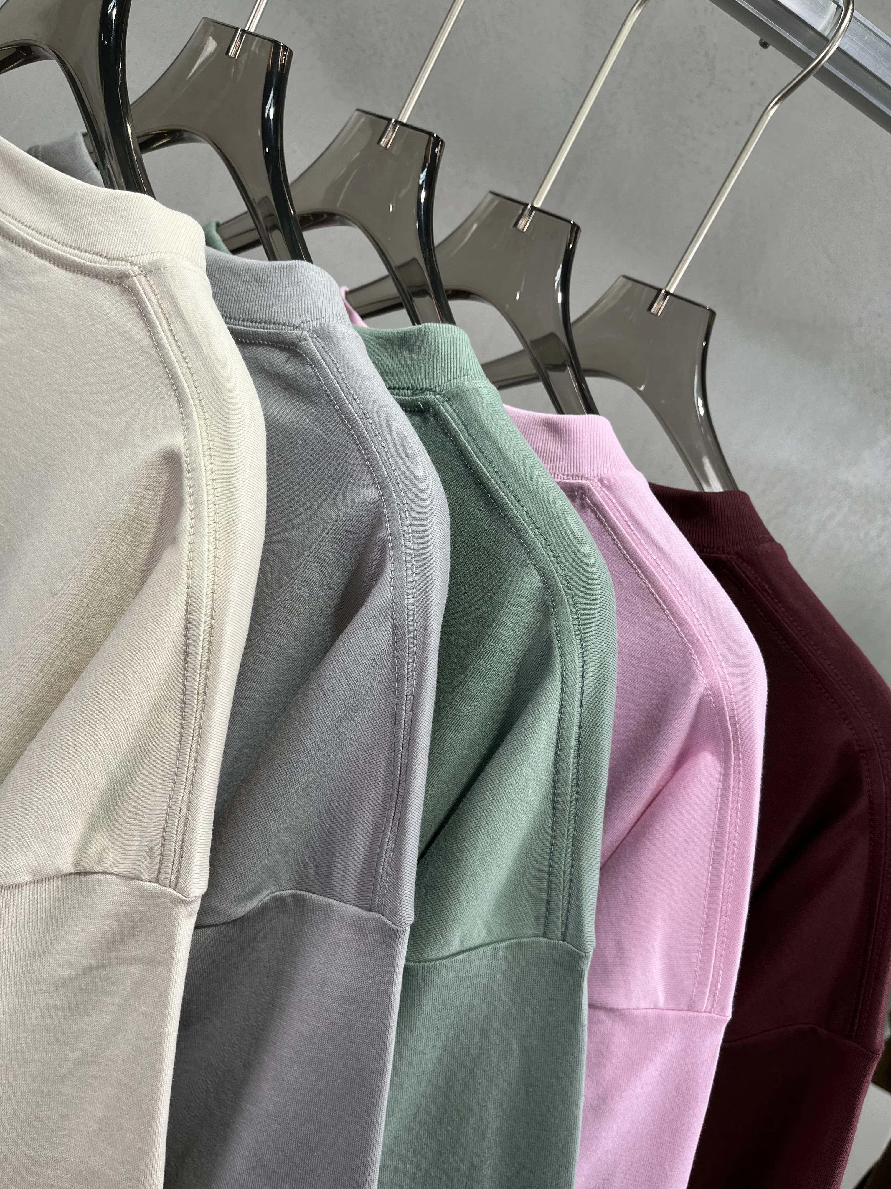 Classic Basic Heavy Weight Men Thick 100% Cotton 230GSM Tshirt Blank Solid Color High Quality Men Oversize Dropped Shoulders Tee