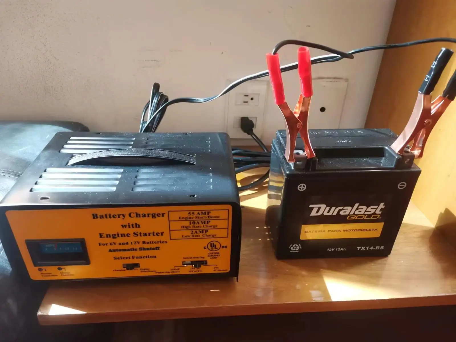 Great Warehouse 12 Volt Mobile Car Battery Charger with Plug-In Connection 1-Year Warranty