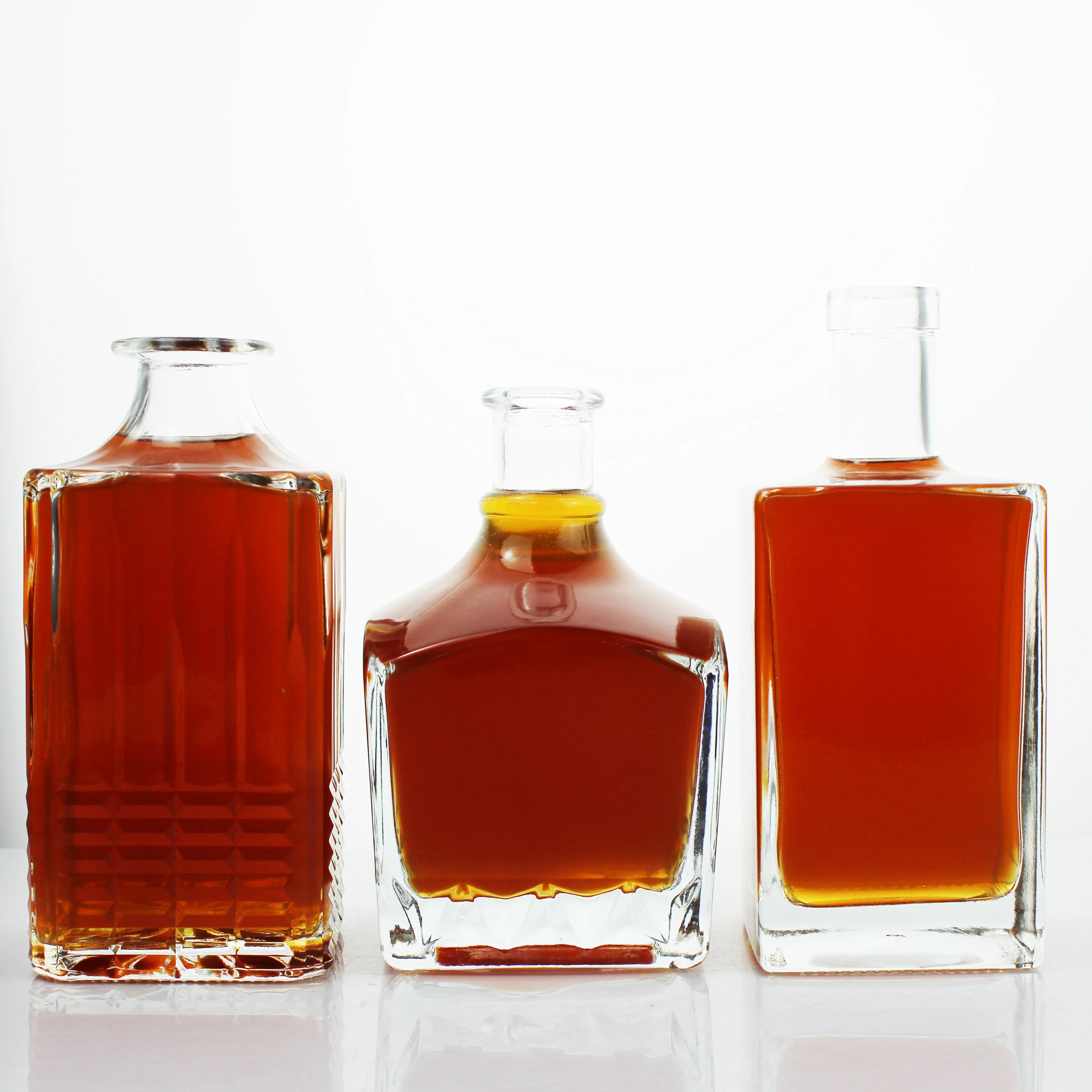 Wholesale Glass Wine Liquor Bottle Glass Brandy Gin Rum Tequila Vodka Spirits Bottle With Lid