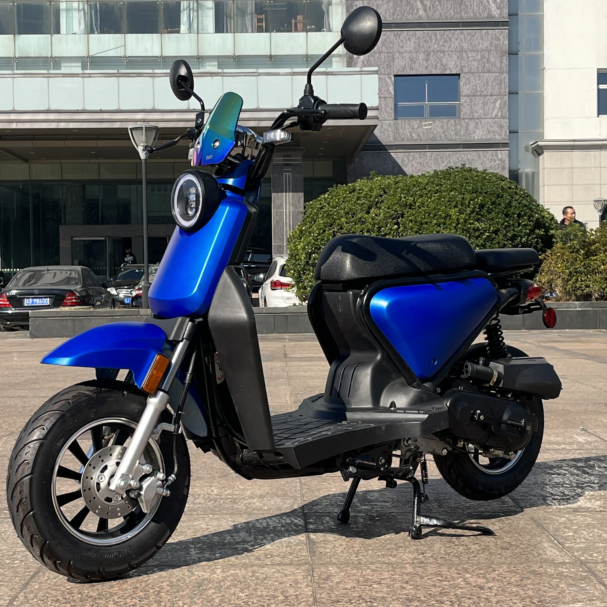 EPA DOT Model Legerity and Portable Modeling Fashion 49 Cc 50 Cc Motor Moped Gas Power Scooter