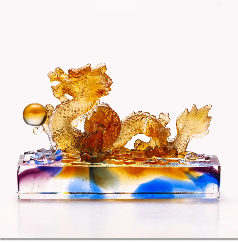 Декоративные изделия из стекла и дракона