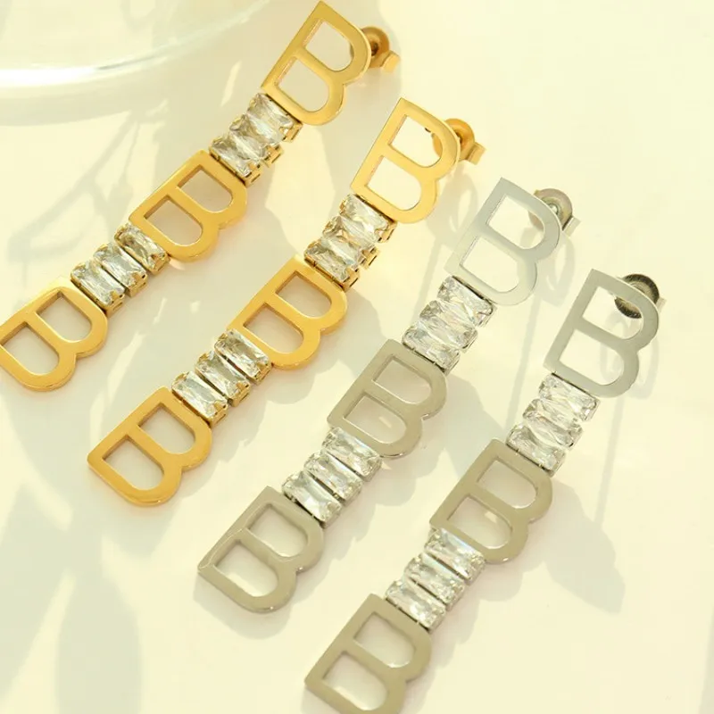 Acero inoxidable joyeria wholesale English letter B zircon titanium steel women cute piercing jewelry earrings 18k gold plated
