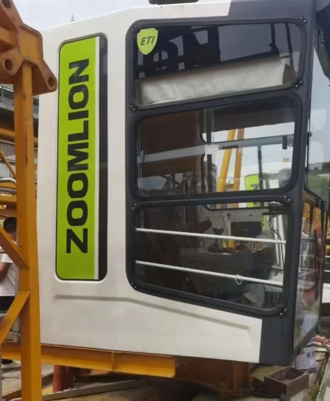 7015-10 ton zoomlion hoist equipment Used flat top Tower Crane with Flat Head Design zoomlion used construction cranes